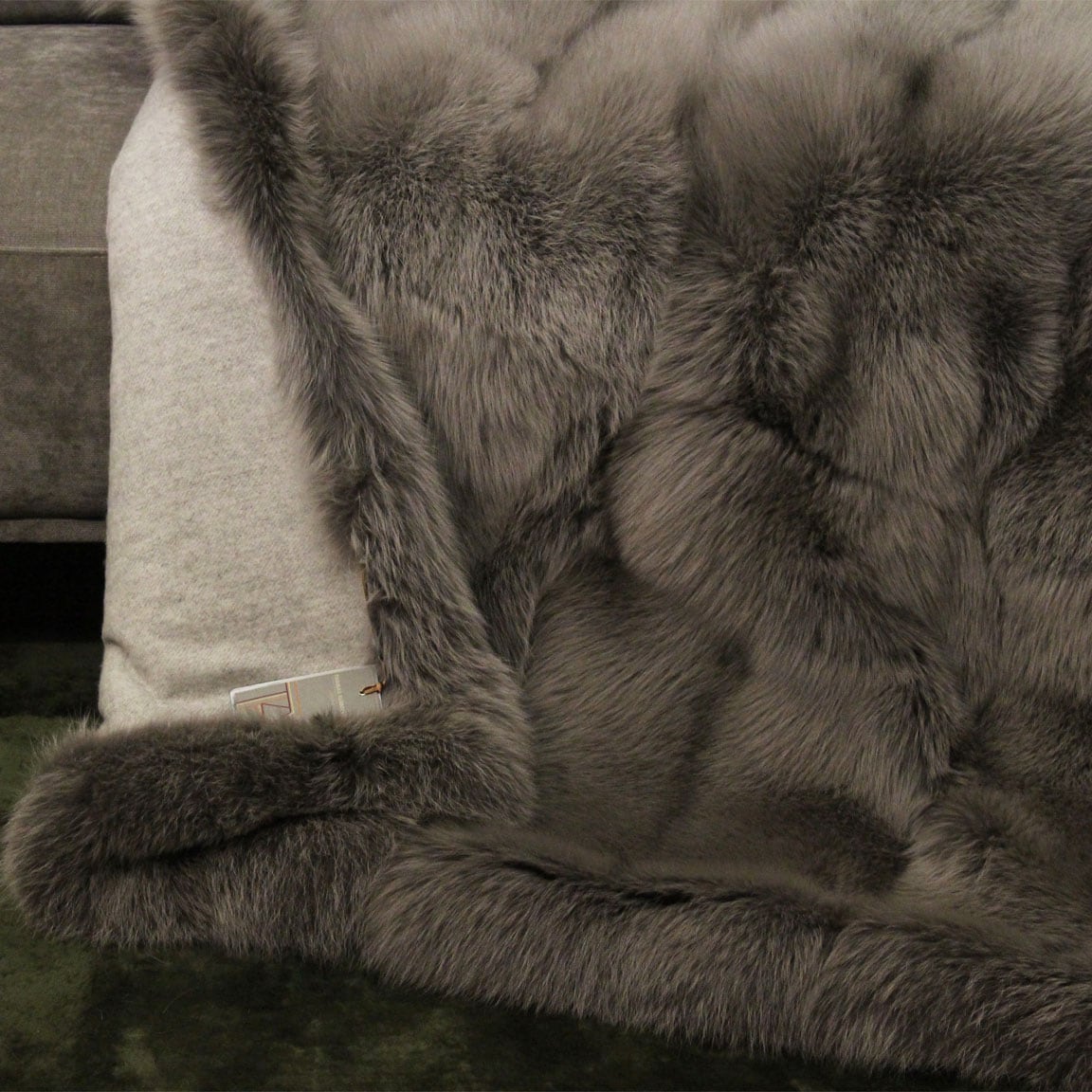 Articmable-steelgrey-wolle144-120x180-detail Fuchsdecke Artic Mable Steel Grey