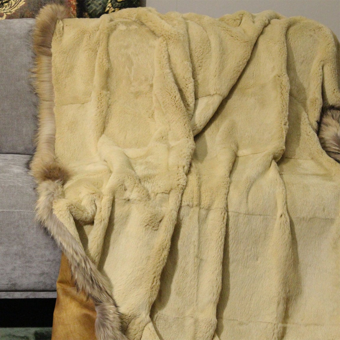 Samtnappakanin-cognac-beige-Fuchskante-reversible-140x200-detail Samtnappakanin-cognac-beige-Fuchskante-reversible-140x200-detail