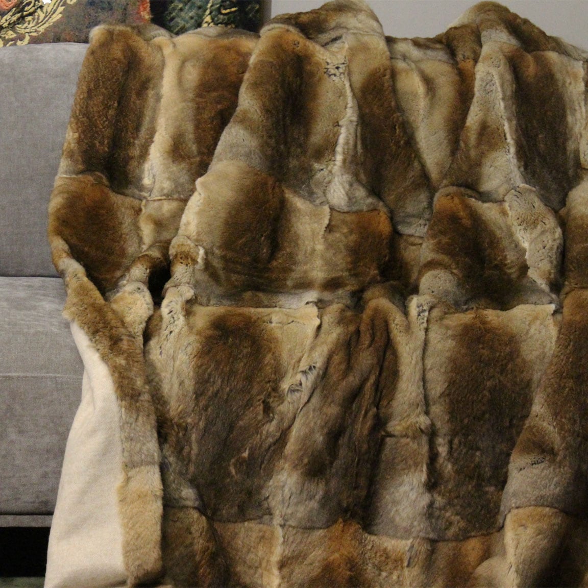 französisches-Wildkanin-gerupft-naturbraun-geelongwolle145-140x200-detail